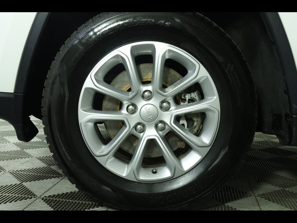 Used 2021 Jeep Grand Cherokee Laredo image 13