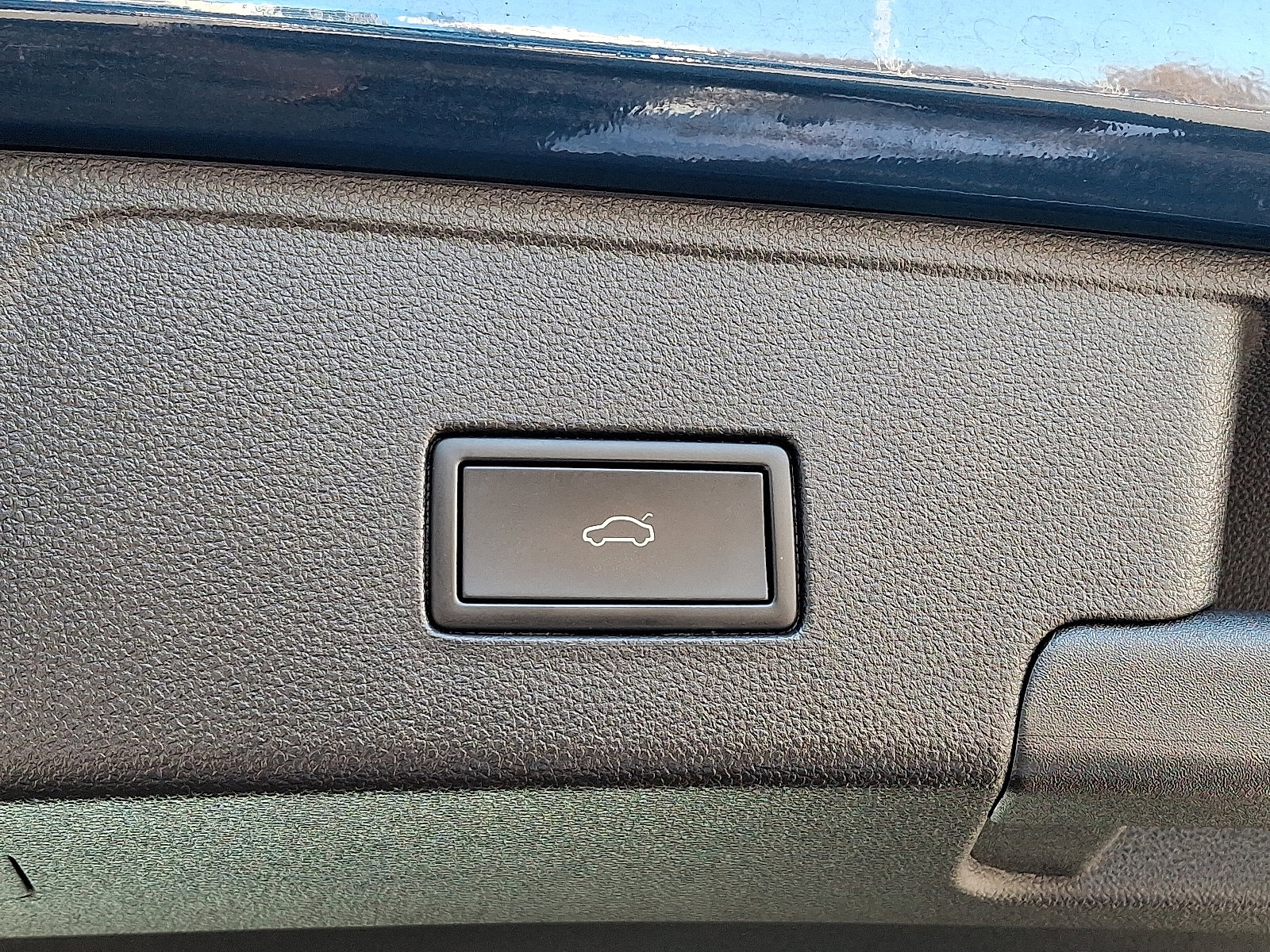 Used 2022 Volkswagen Atlas Cross Sport SEL Premium R-Line image 31