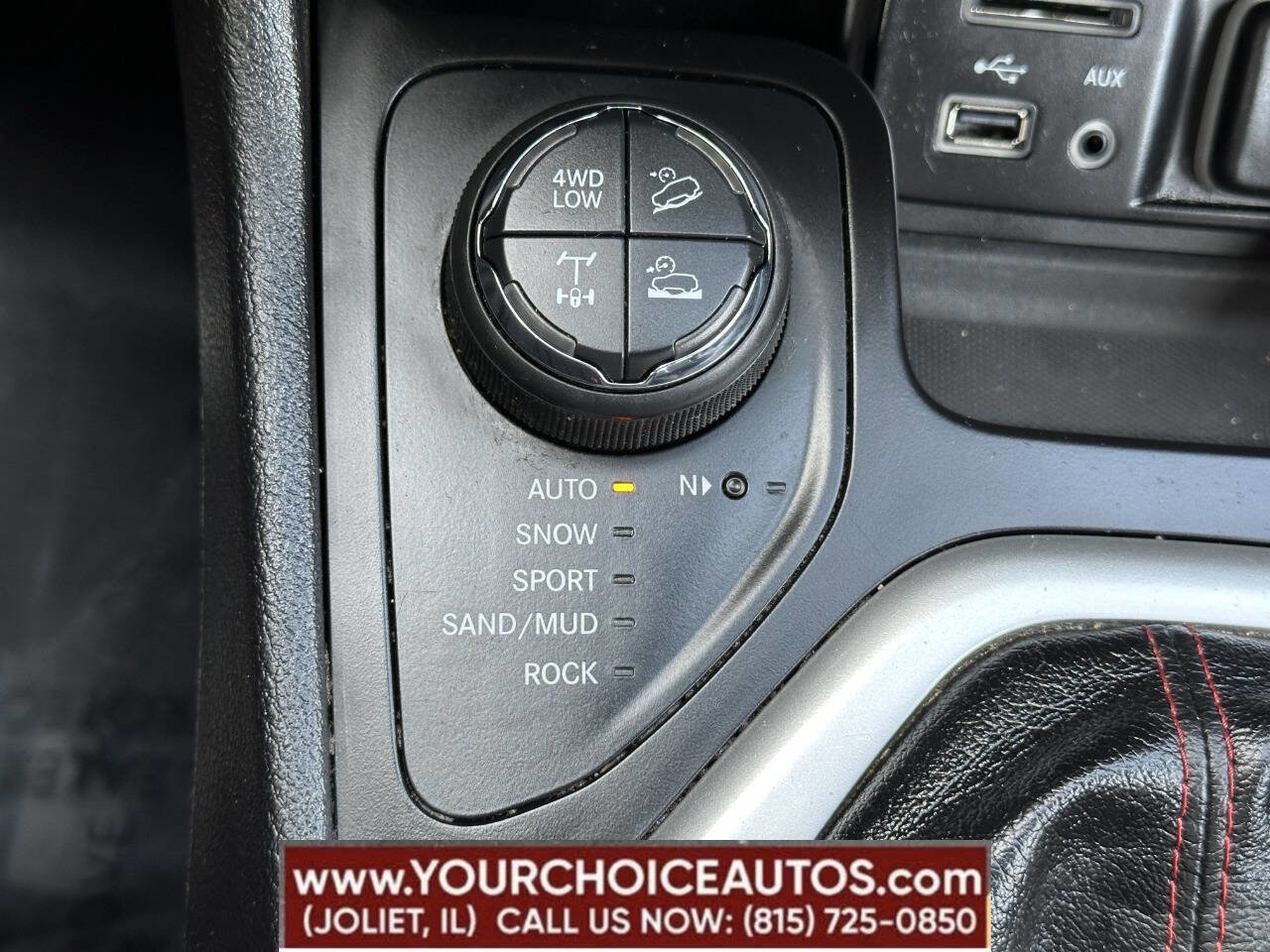 Used 2017 Jeep Cherokee Trailhawk w/ Cold Weather Group image 48