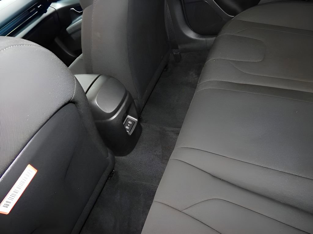 Used 2025 Hyundai Elantra Sport image 31