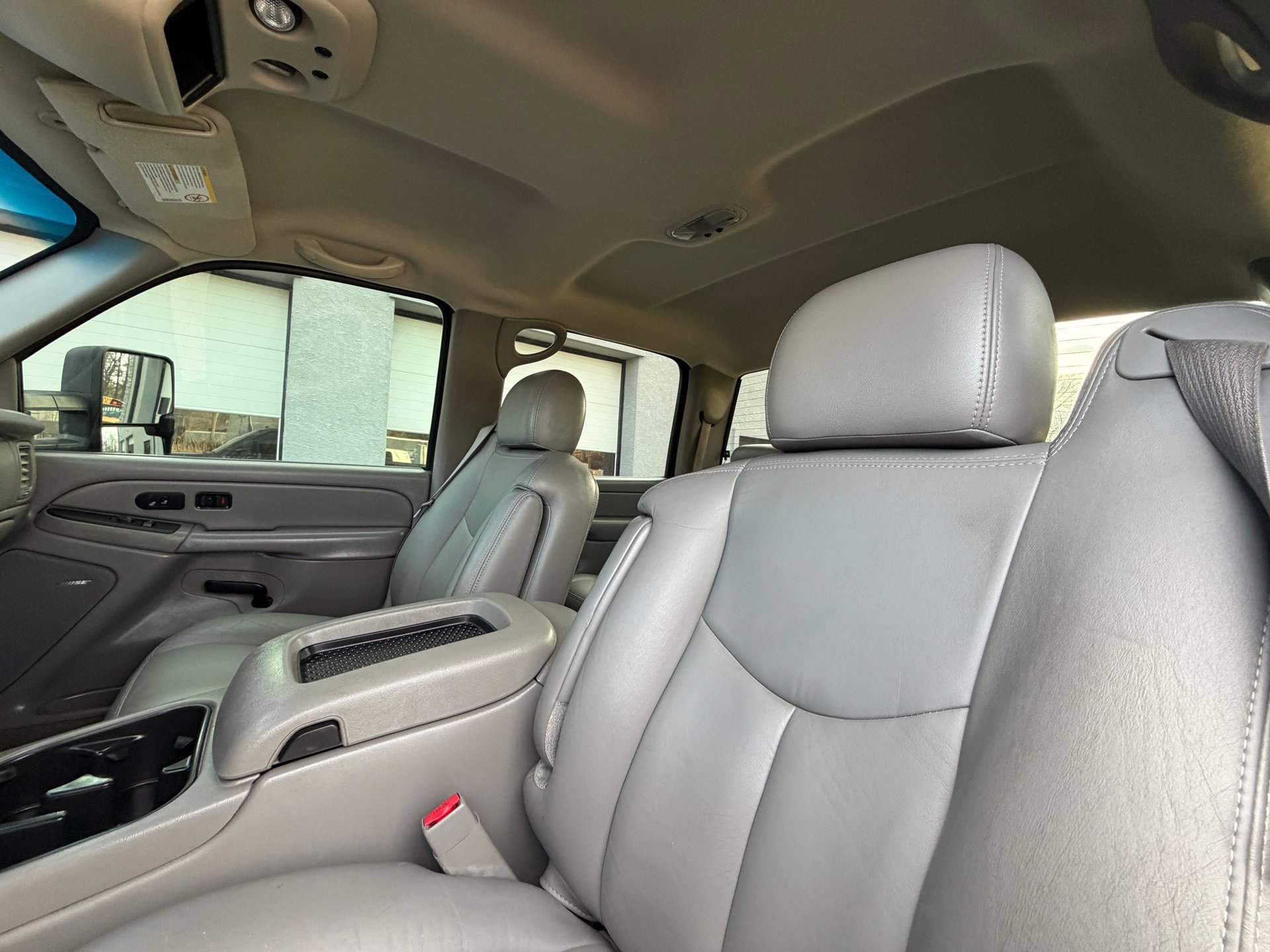 Used 2005 GMC Sierra 3500 SLT w/ Heavy-Duty Power Package image 9