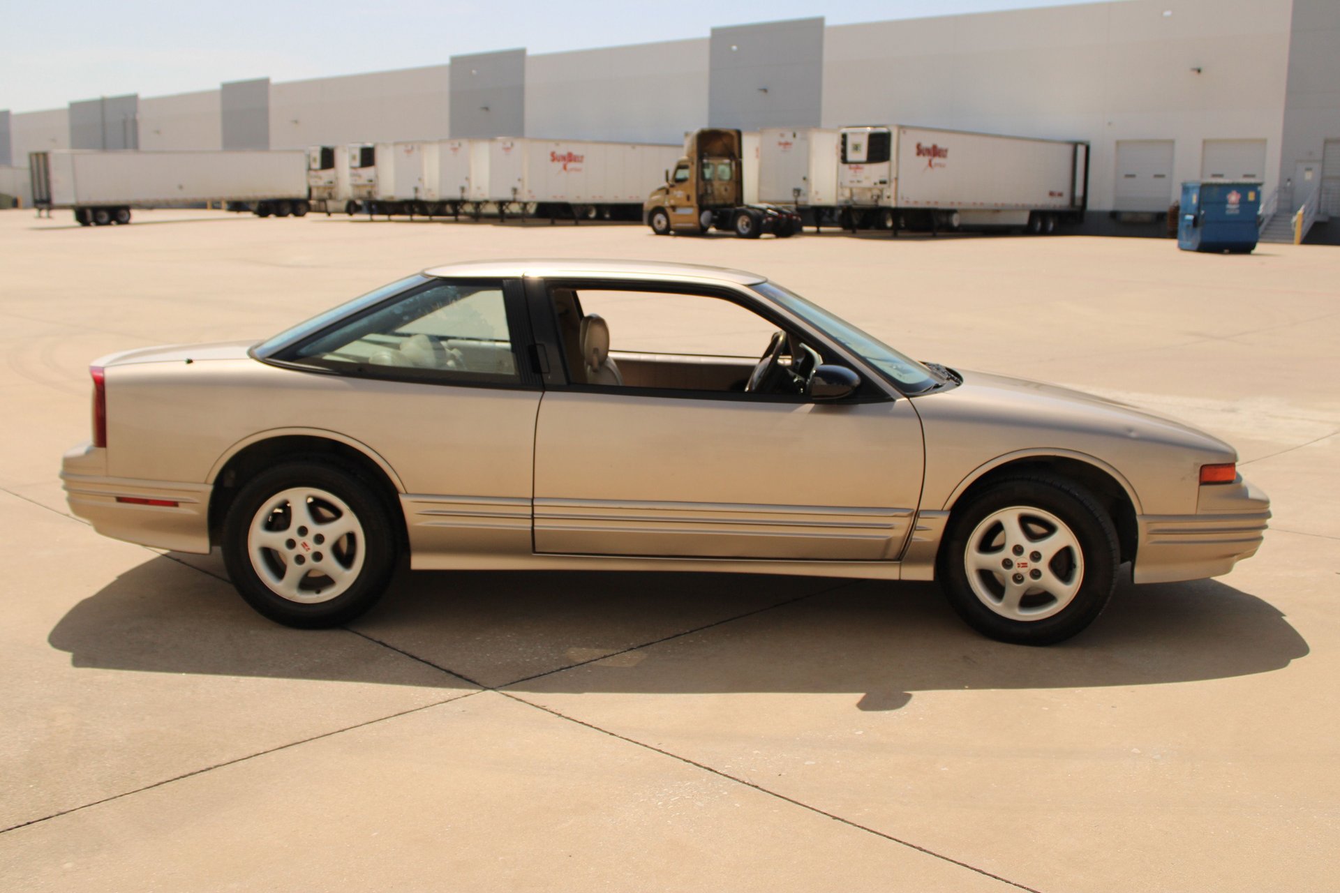 Used 1997 Oldsmobile Cutlass Supreme SL FWD image 17
