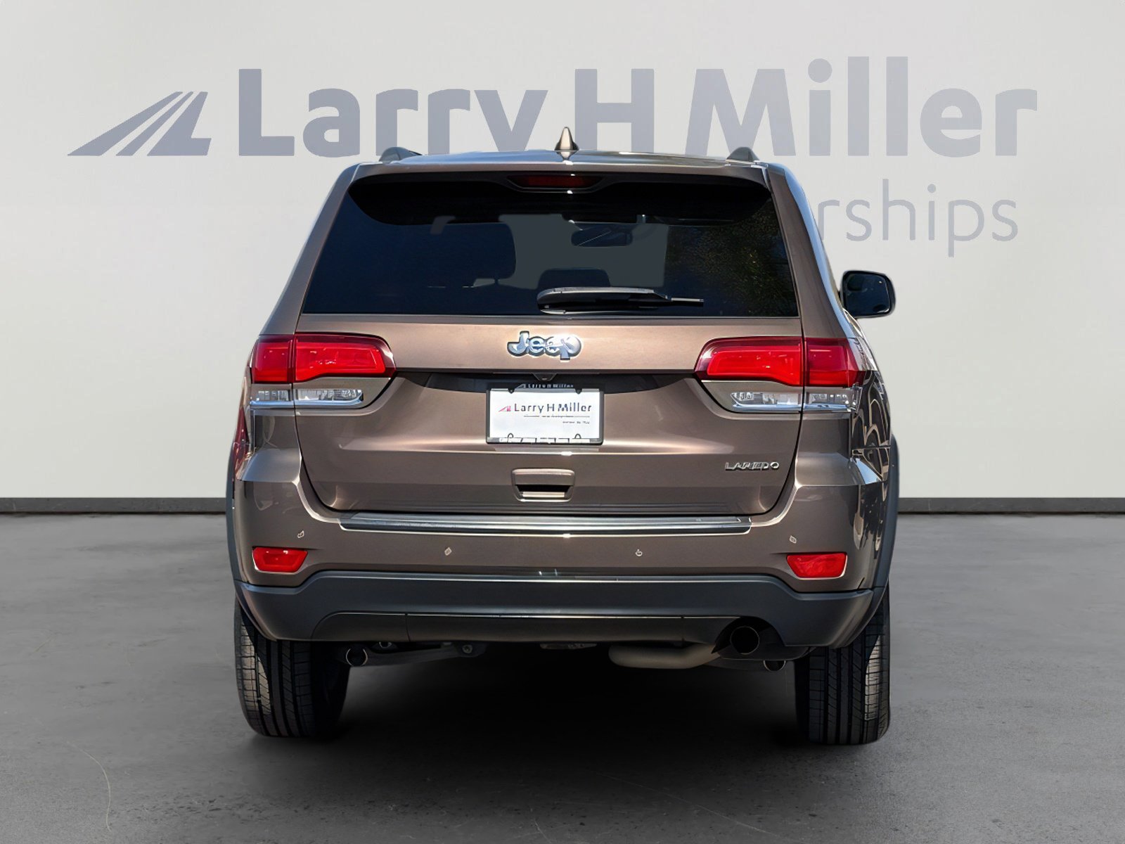 Used 2020 Jeep Grand Cherokee Laredo image 5