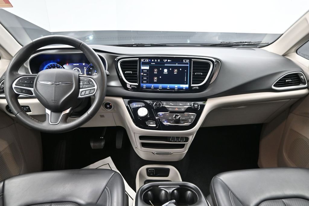 Used 2023 Chrysler Pacifica Touring-L FWD image 30