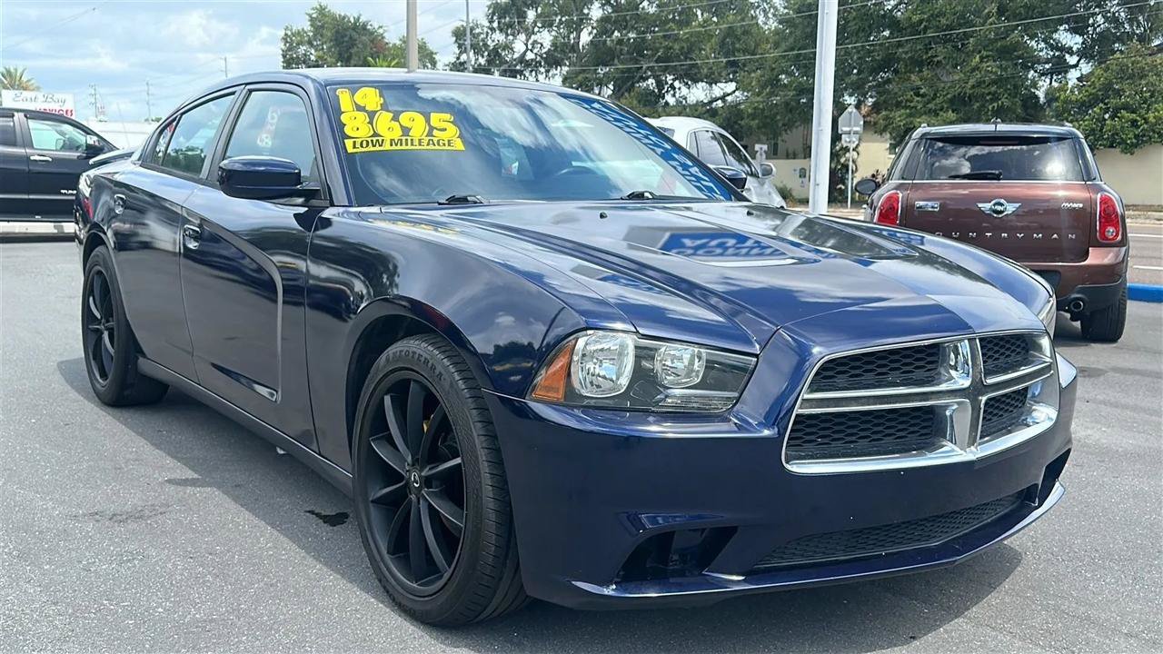 Used 2014 Dodge Charger SE RWD image 4