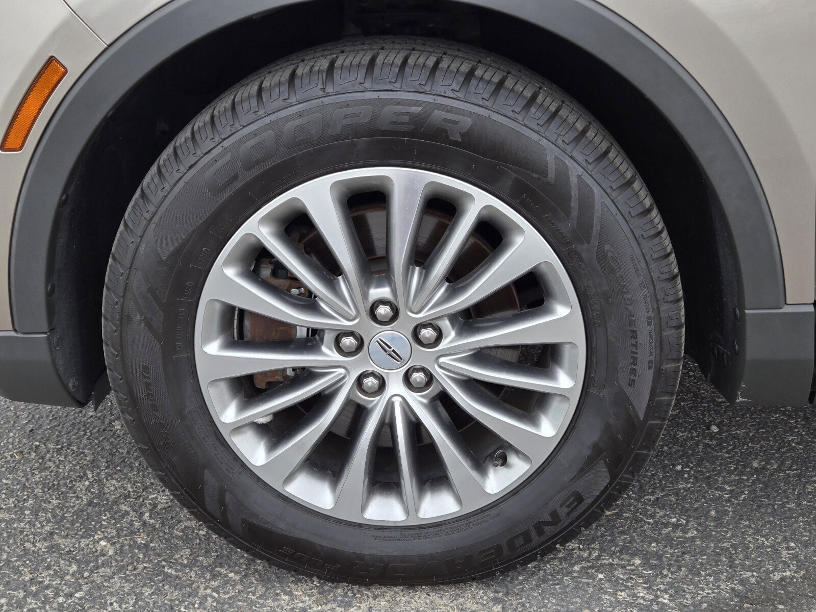 Used 2018 Lincoln MKX Select w/ Select Plus Package FWD image 7