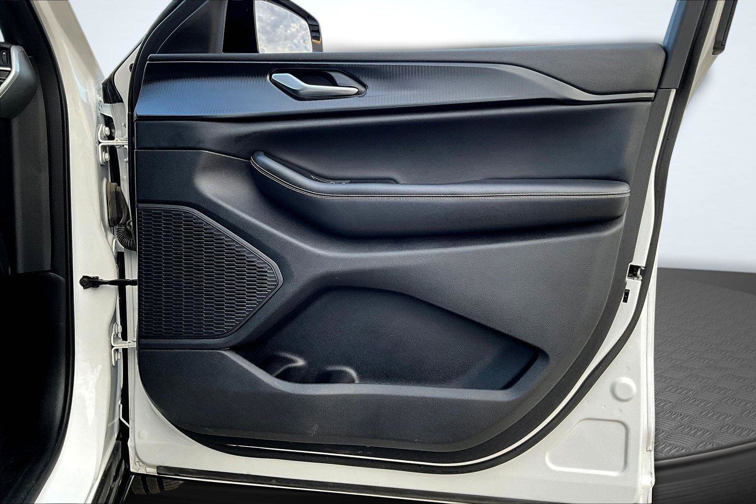 Used 2023 Jeep Grand Cherokee Altitude image 24