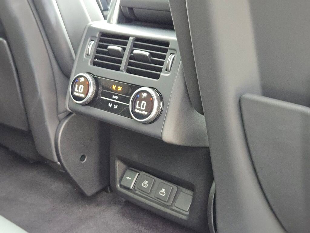 Used 2023 Land Rover Discovery HSE R-Dynamic image 10