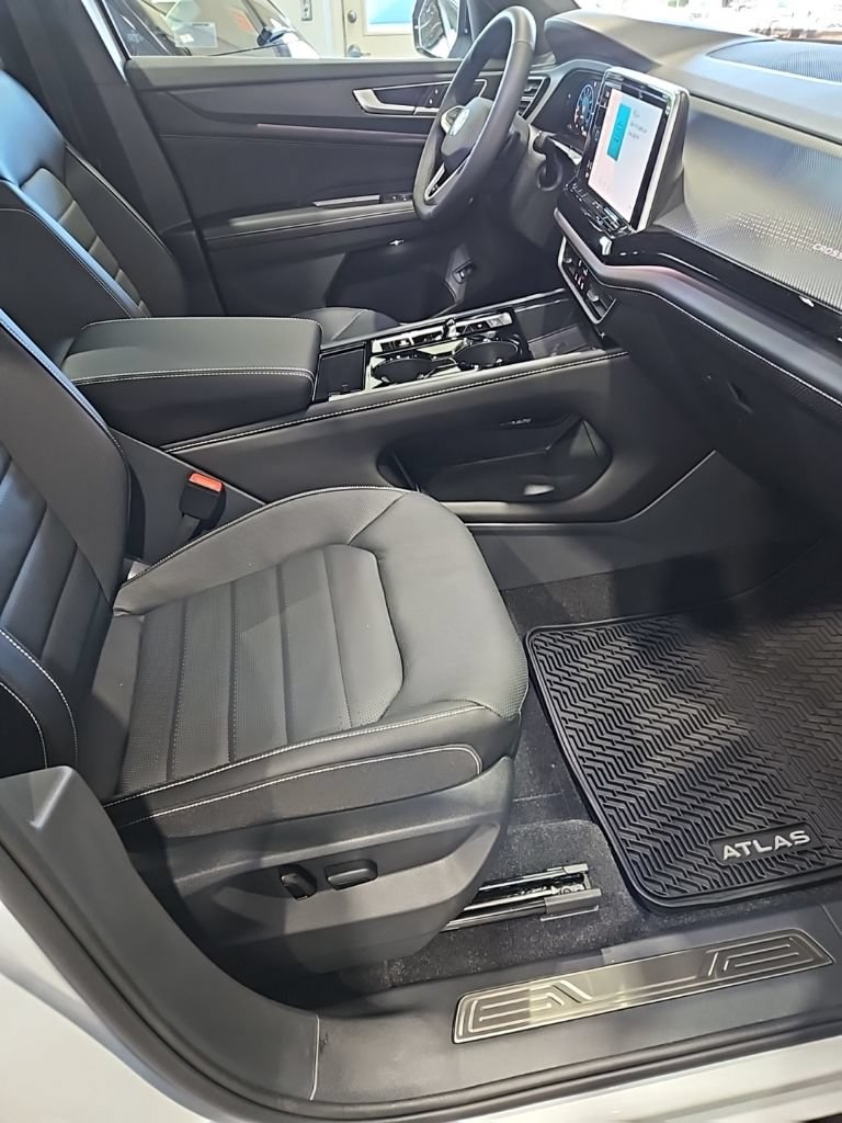 New 2026 Volkswagen Atlas Cross Sport SEL R-Line AWD/4WD image 13