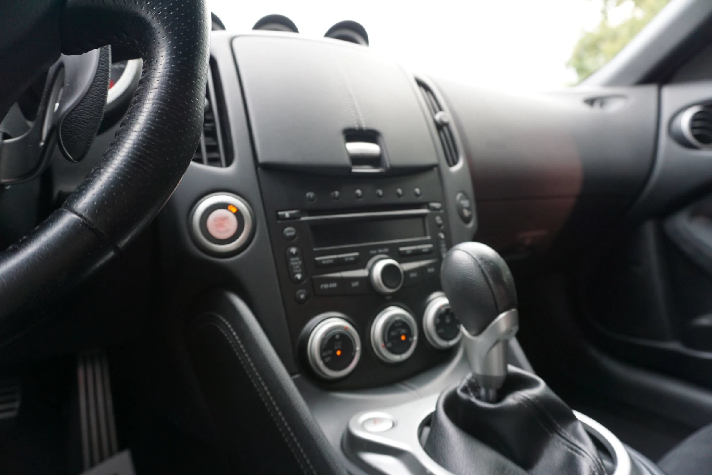 Used 2014 Nissan 370Z Touring RWD image 29