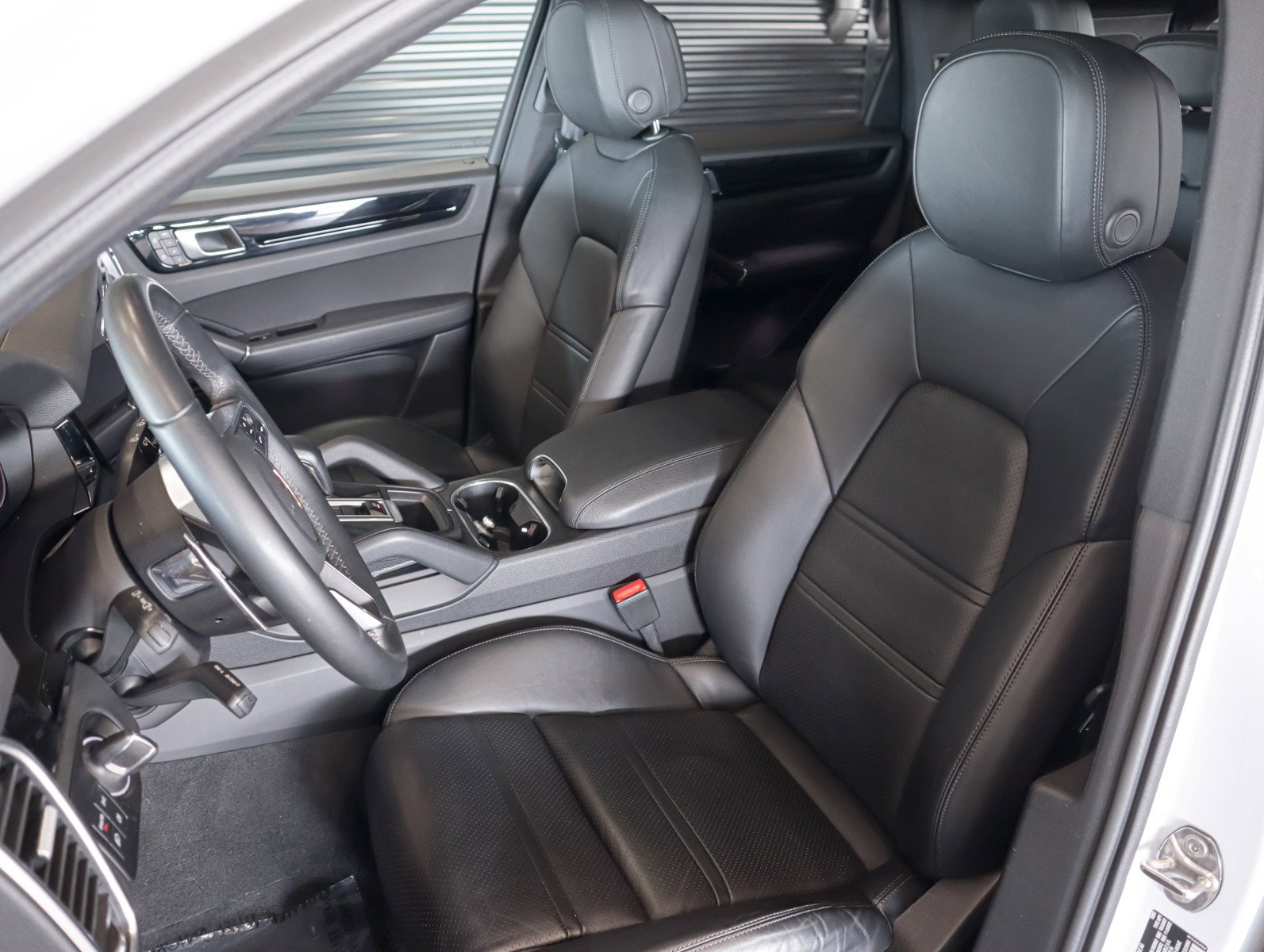 Certified 2023 Porsche Cayenne image 5