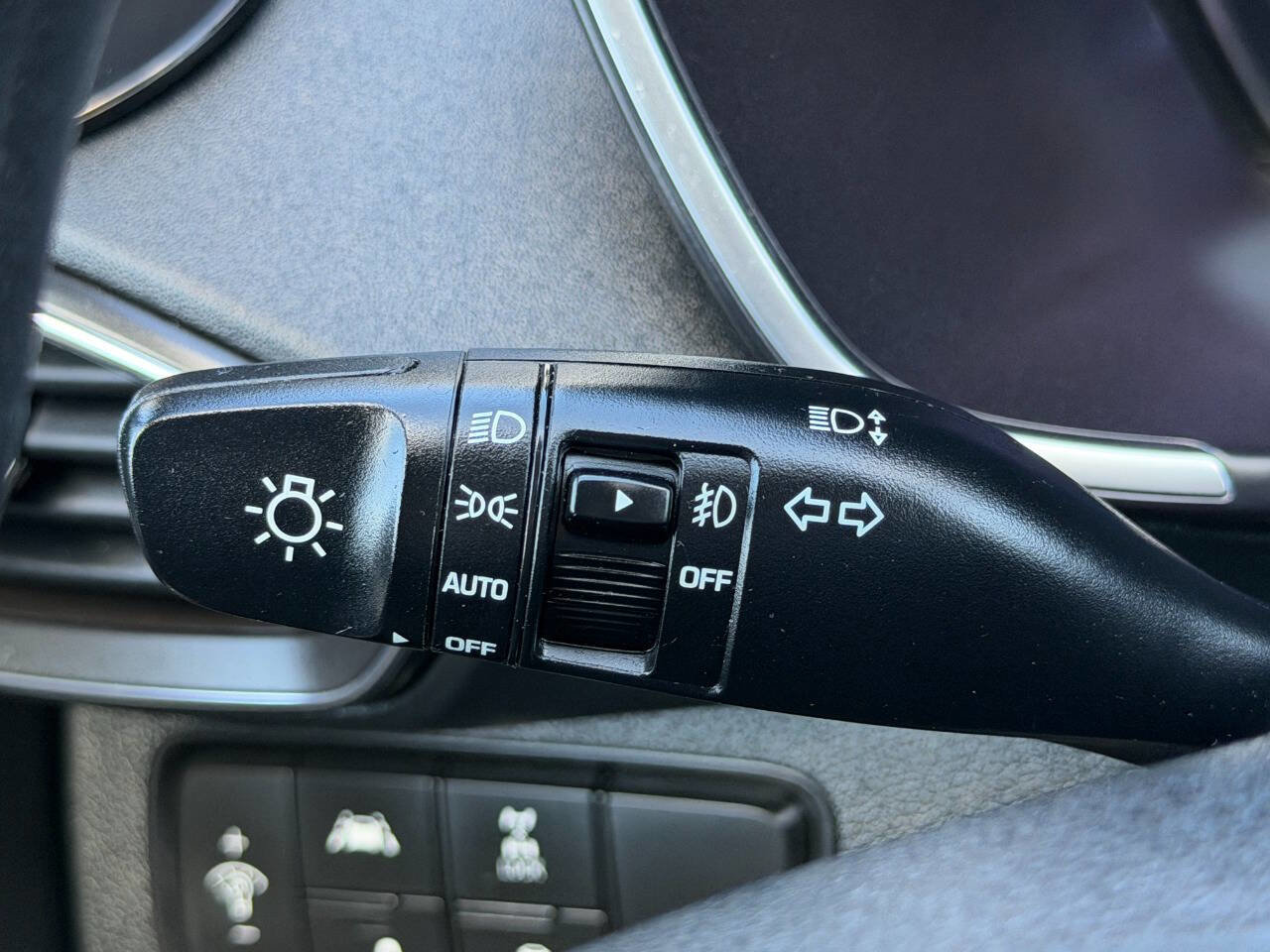 Used 2019 Hyundai Santa Fe SEL AWD/4WD image 38