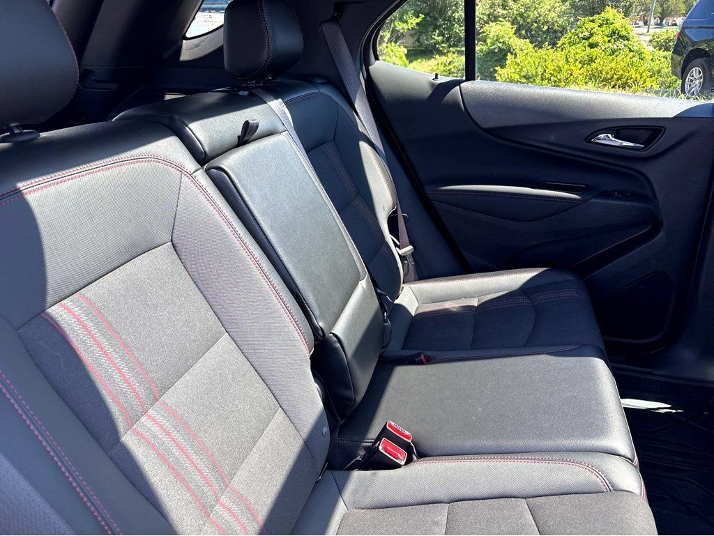 Used 2024 Chevrolet Equinox RS FWD image 12