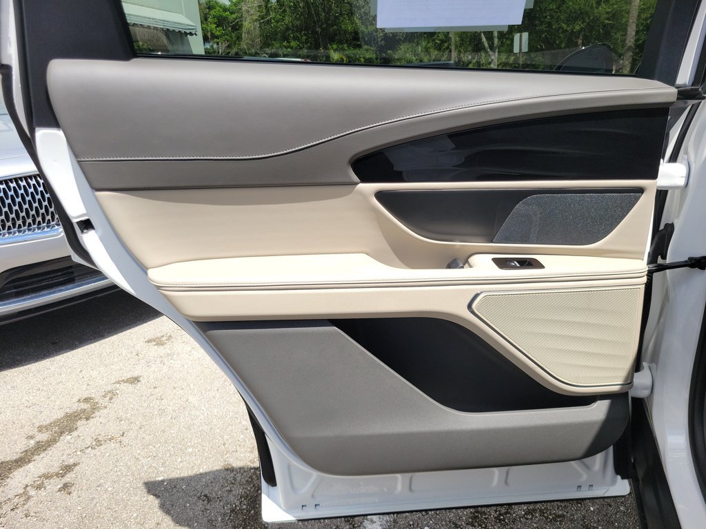 Certified 2024 Lincoln Nautilus Premier AWD/4WD image 10