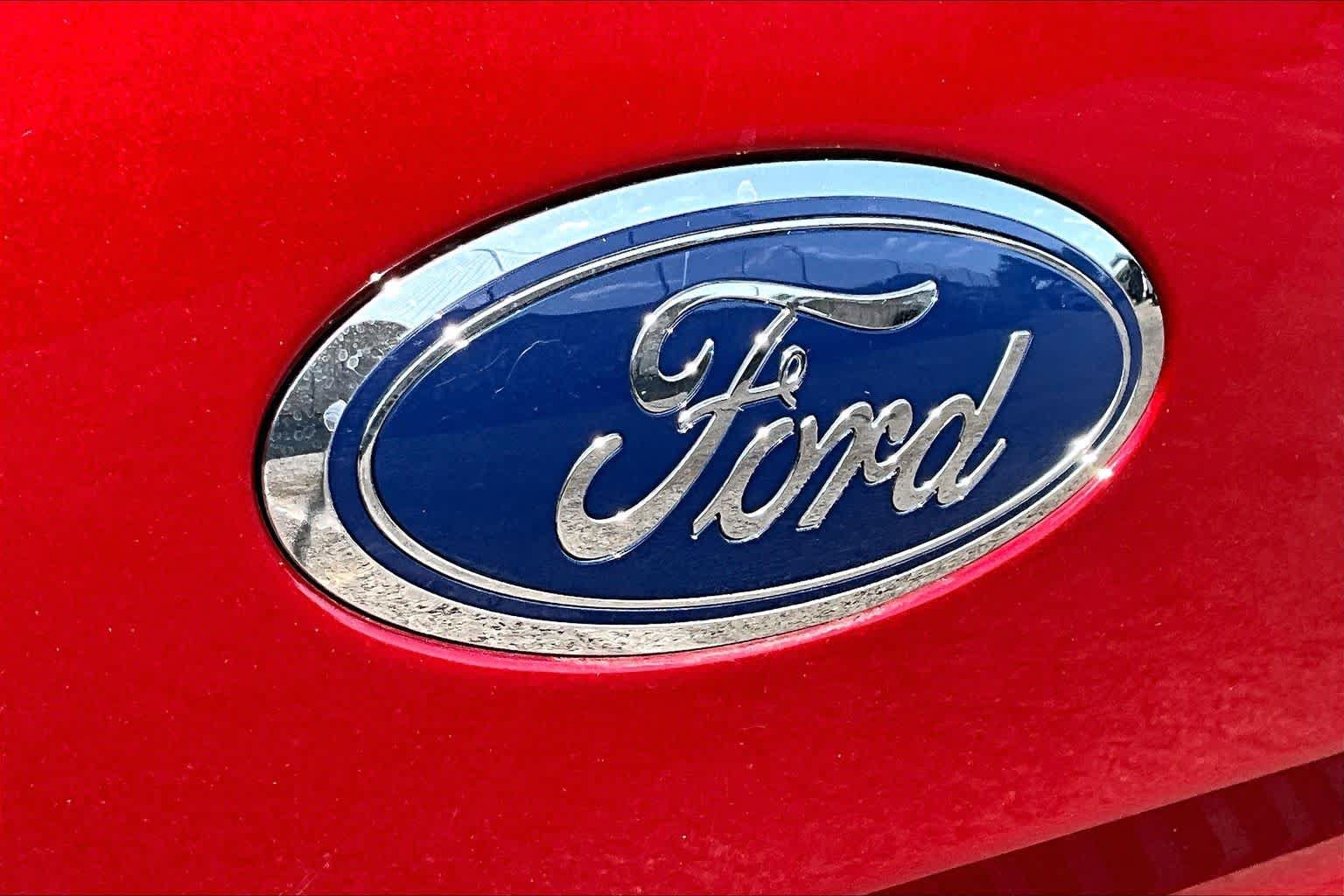 Used 2015 Ford F150 Lariat RWD image 32