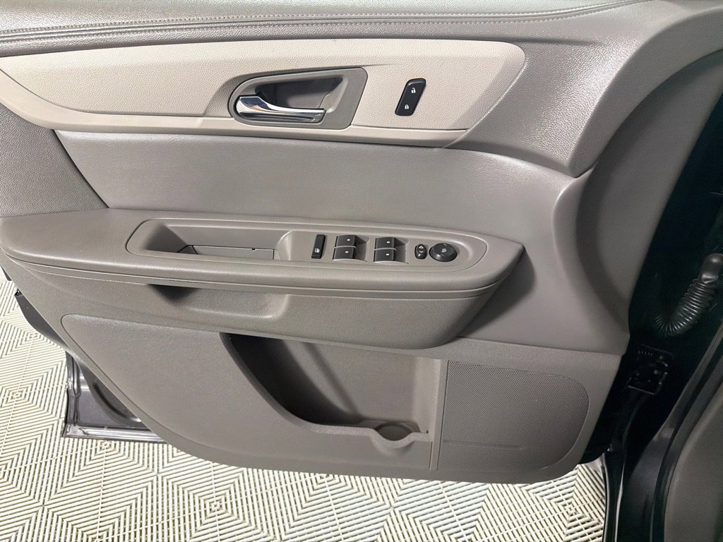 Used 2015 Chevrolet Traverse LS FWD image 11