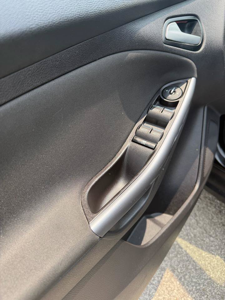 Used 2014 Ford Focus Titanium FWD image 18