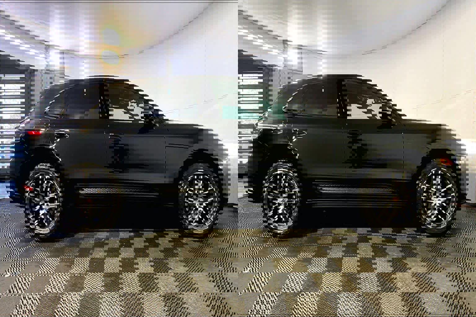 Used 2025 Porsche Macan image 8