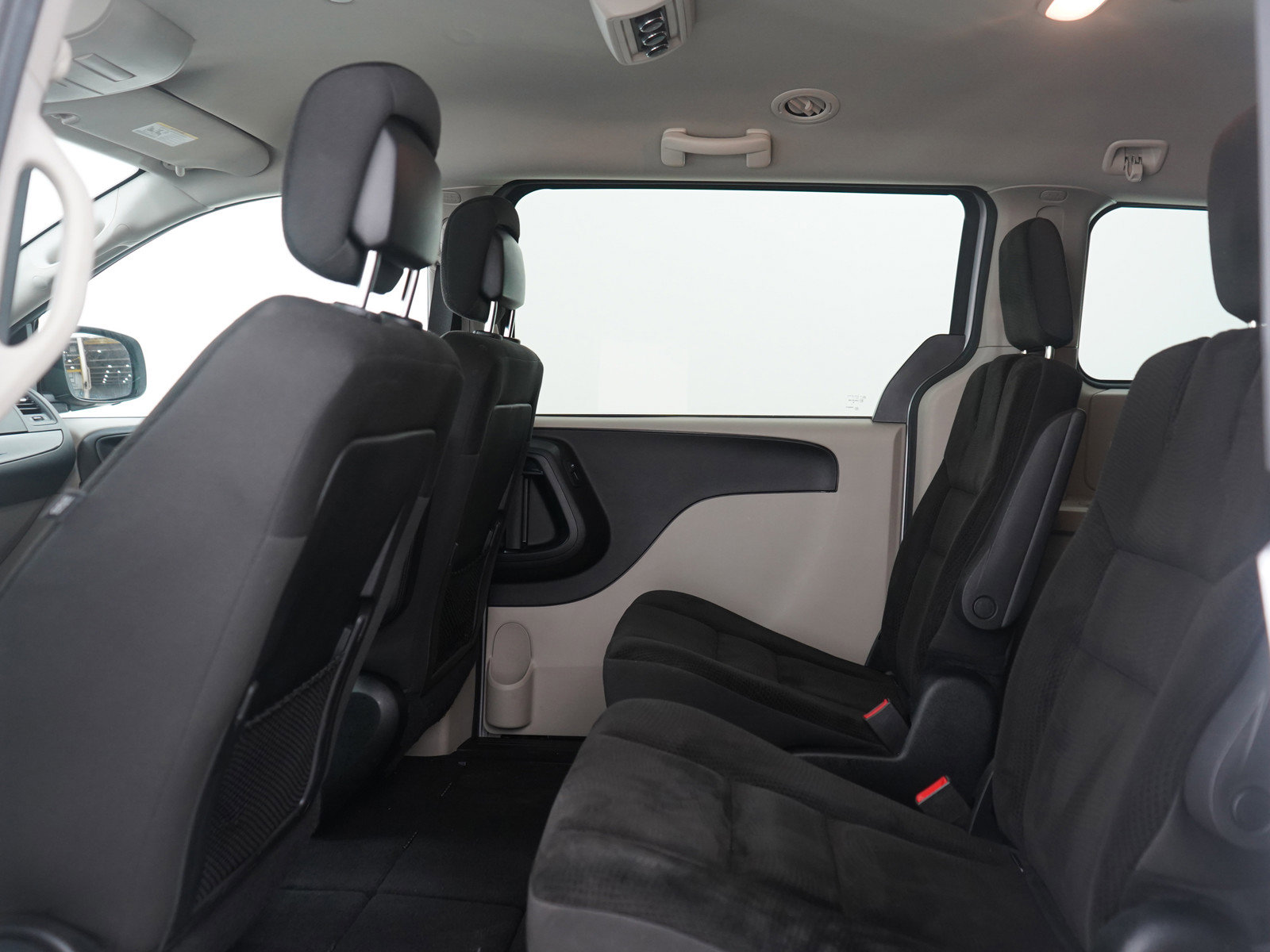 Used 2018 Dodge Grand Caravan SE w/ Rear Park Assist Package image 22