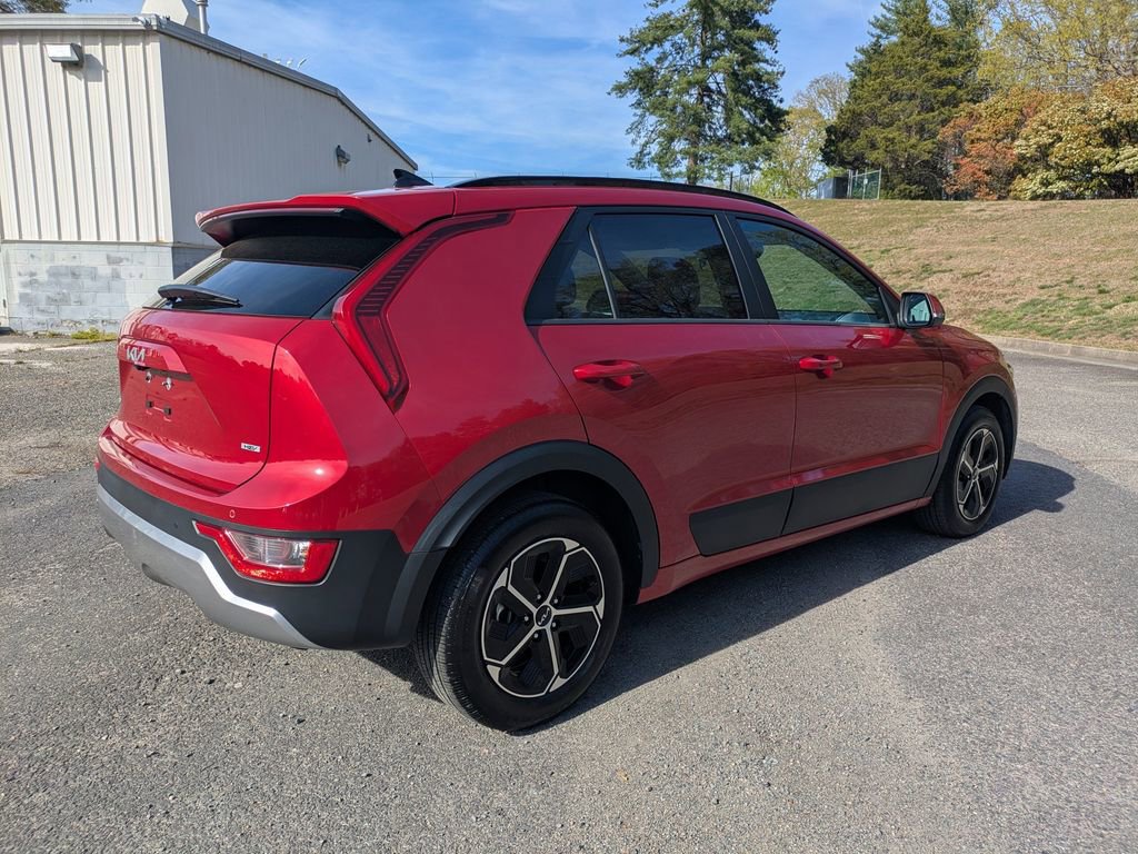 Used 2025 Kia Niro EX image 4