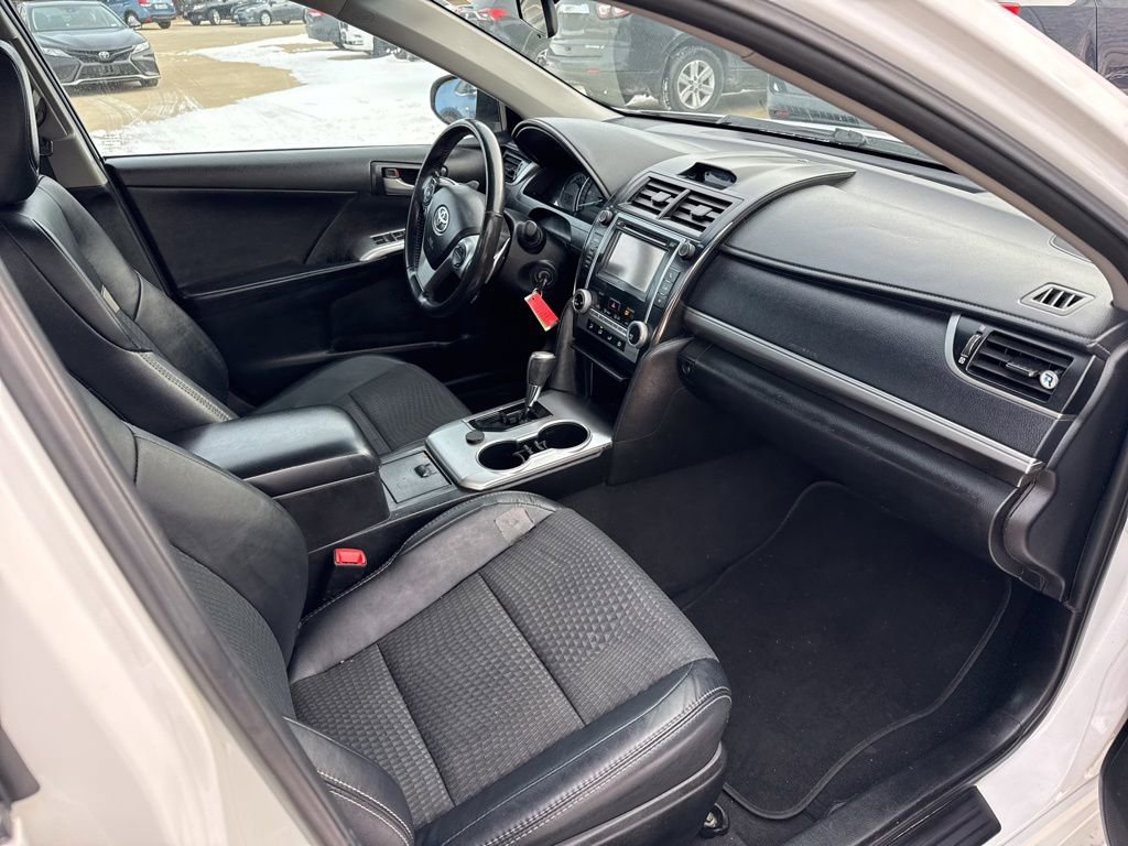 Used 2013 Toyota Camry SE image 15