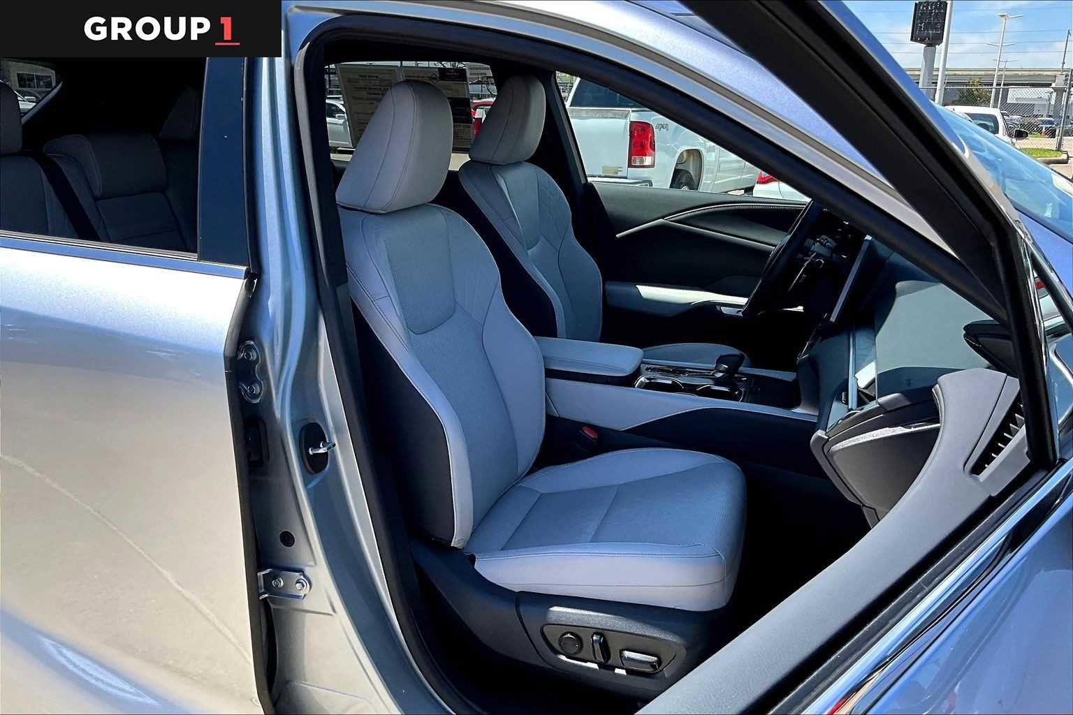 Used 2025 Lexus RX 350 Premium Plus w/ Accessory Package (Z1) image 8