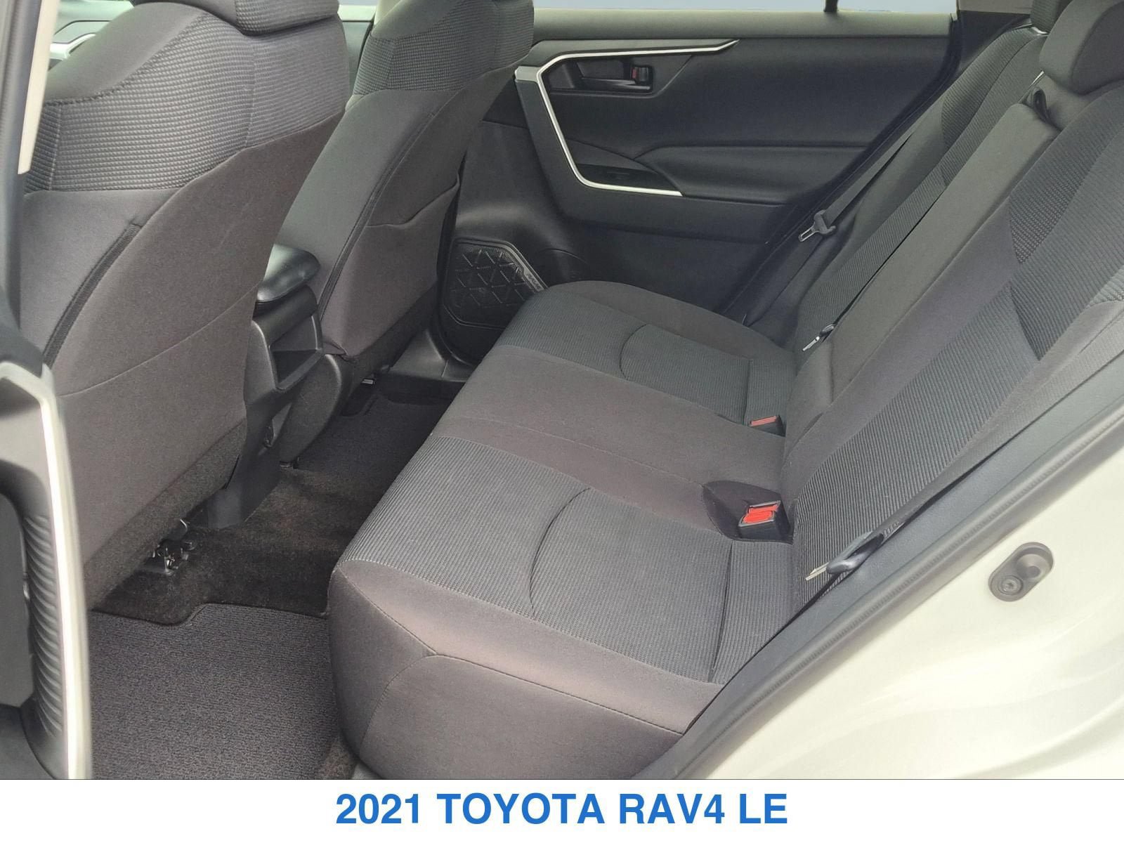 Used 2021 Toyota RAV4 LE w/ Carpet Mat Package (TMS) AWD/4WD image 15