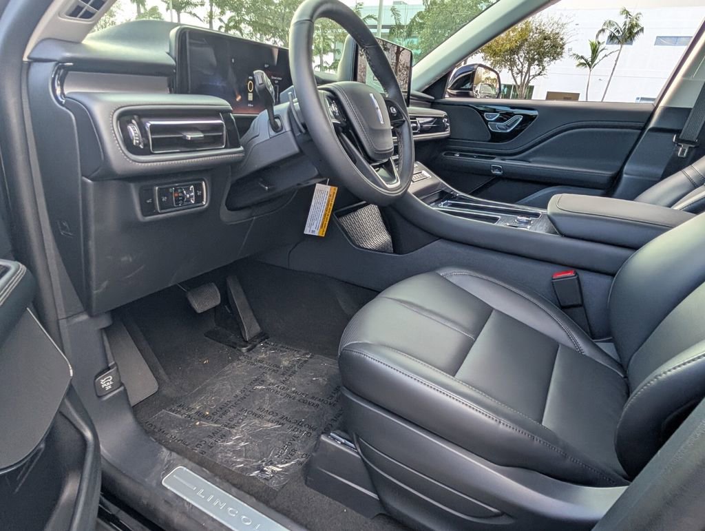 New 2026 Lincoln Aviator AWD image 12
