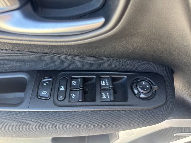 Used 2020 Jeep Renegade Latitude FWD image 18