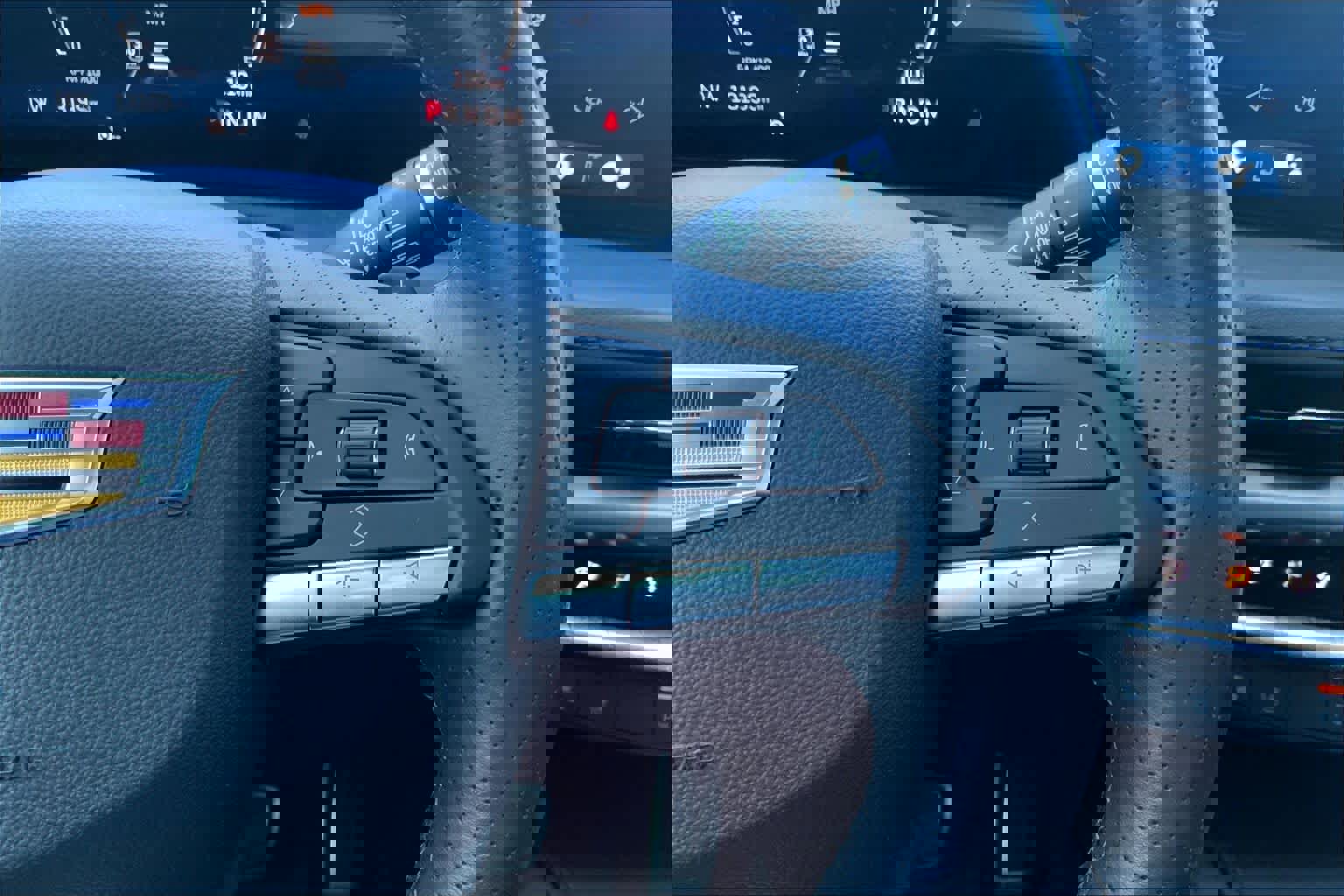 Used 2025 Cadillac XT4 Sport w/ LPO, Onyx Lite Package FWD image 25