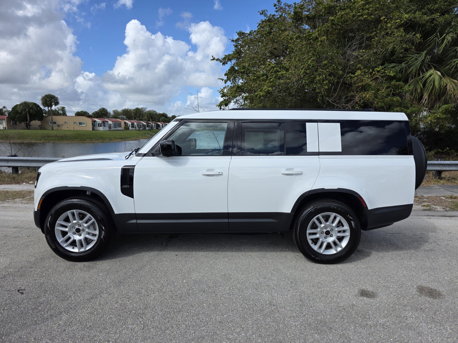 Used 2026 Land Rover Defender 130 S image 7