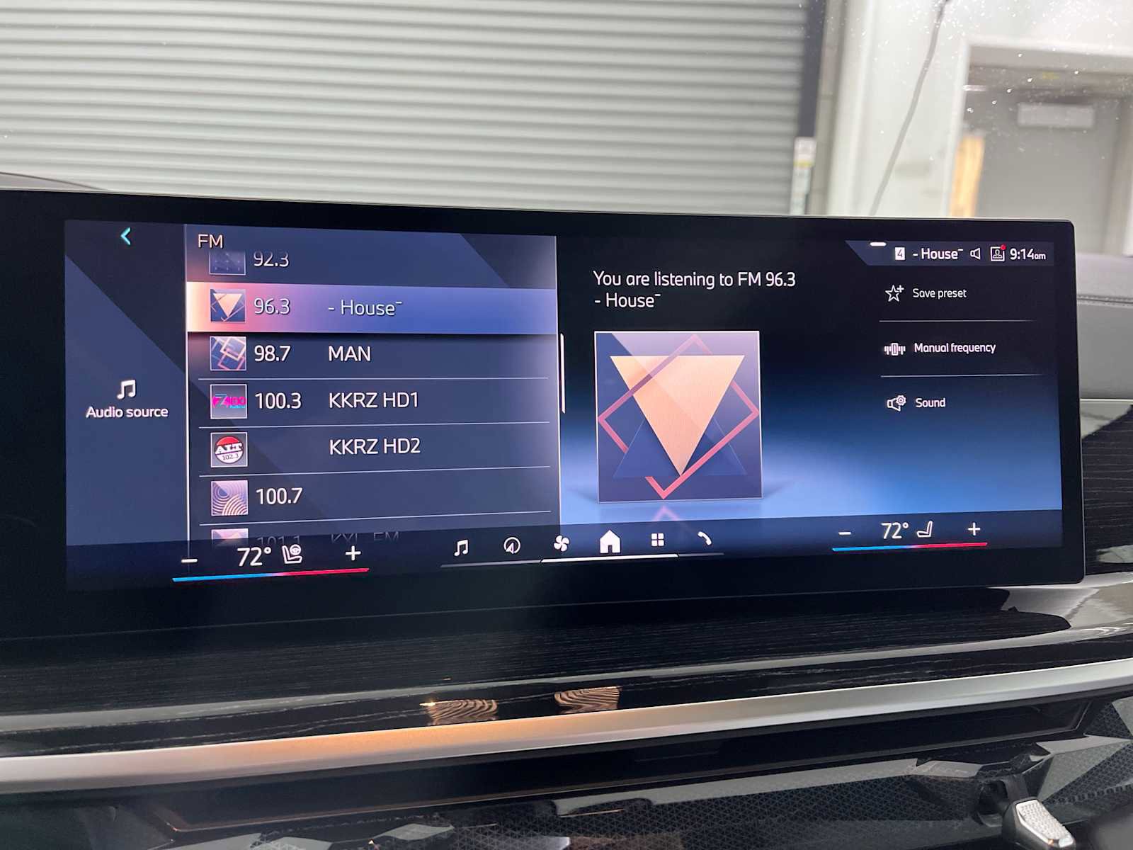 Used 2025 BMW X6 xDrive40i w/ Climate Comfort Package image 12