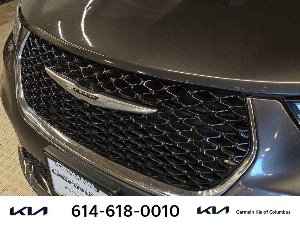 Used 2022 Chrysler Pacifica Touring-L FWD image 13