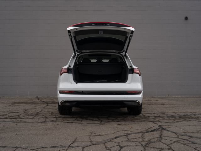 Used 2022 Audi e-tron Premium w/ Convenience Plus Package image 14