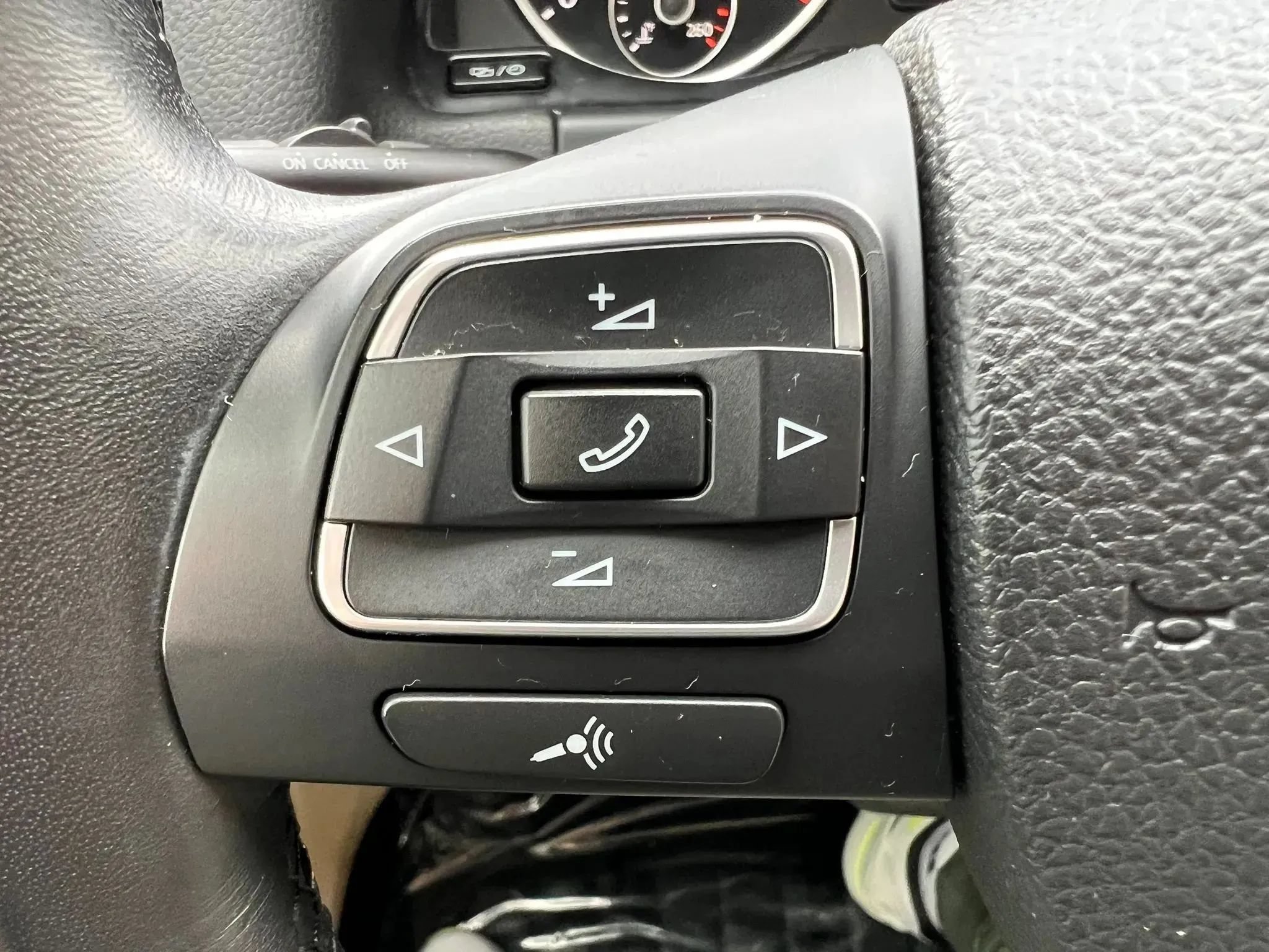 Used 2016 Volkswagen Tiguan S FWD image 17