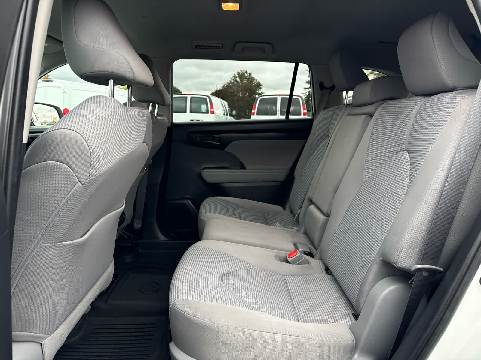 Used 2020 Toyota Highlander L AWD/4WD image 22