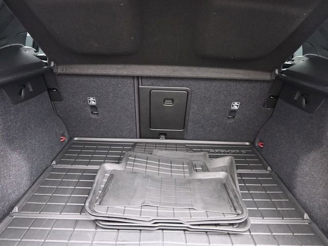 Used 2023 Volvo XC40 B4 Plus w/ Driver Assist Package image 29