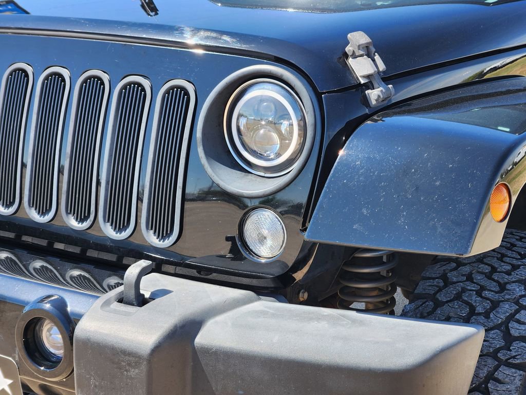 Used 2016 Jeep Wrangler Unlimited Sahara w/ Connectivity Group image 9