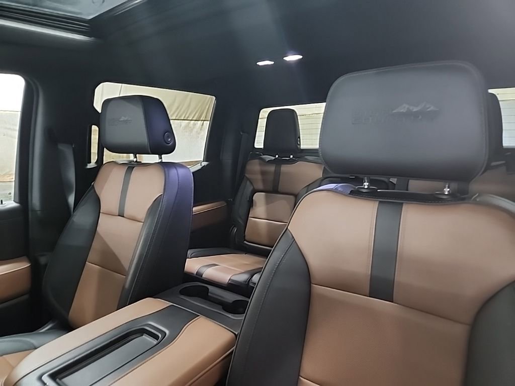 Used 2019 Chevrolet Silverado 1500 High Country w/ Technology Package image 39