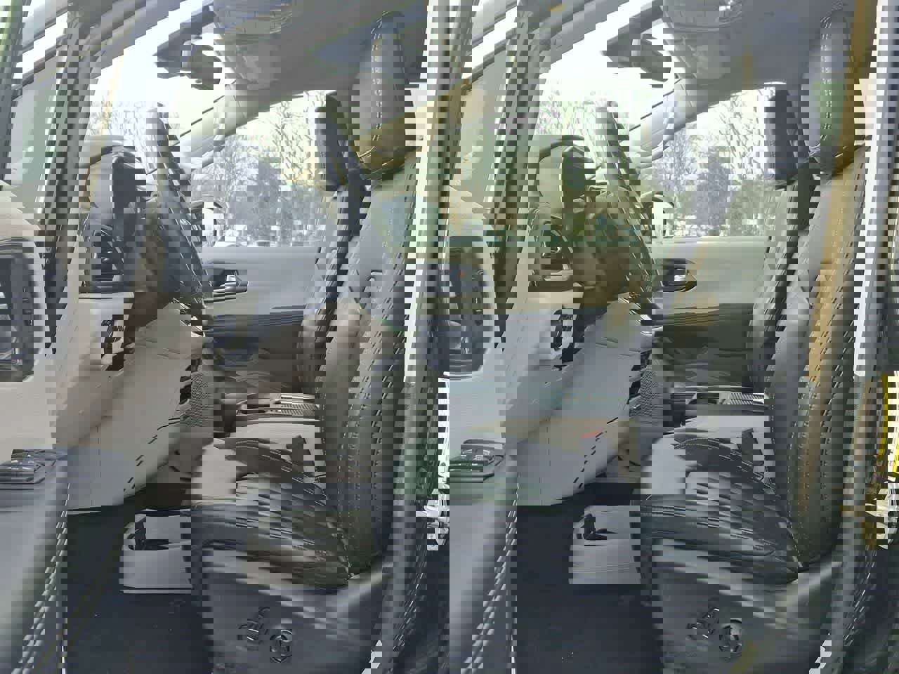 Used 2024 Chrysler Pacifica Select image 17