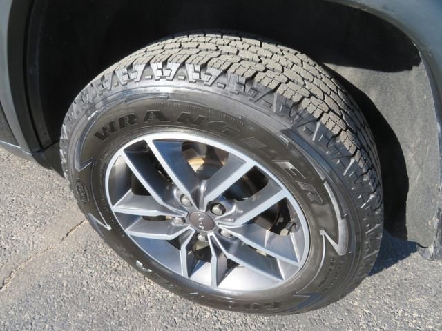 Used 2019 Jeep Grand Cherokee Limited w/ Luxury Group II image 10