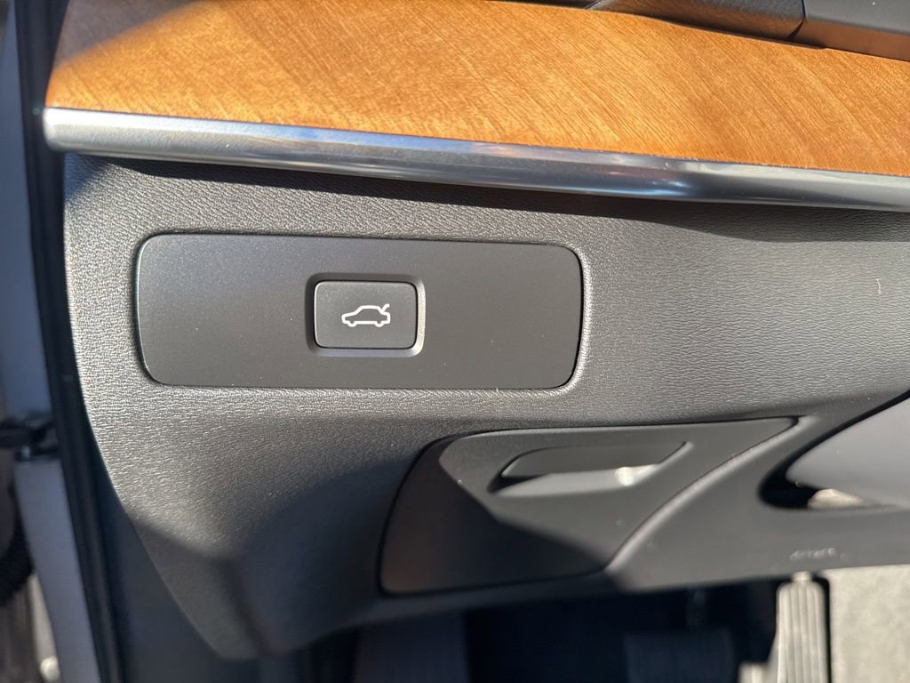 Used 2024 Volvo XC90 B5 Plus image 28