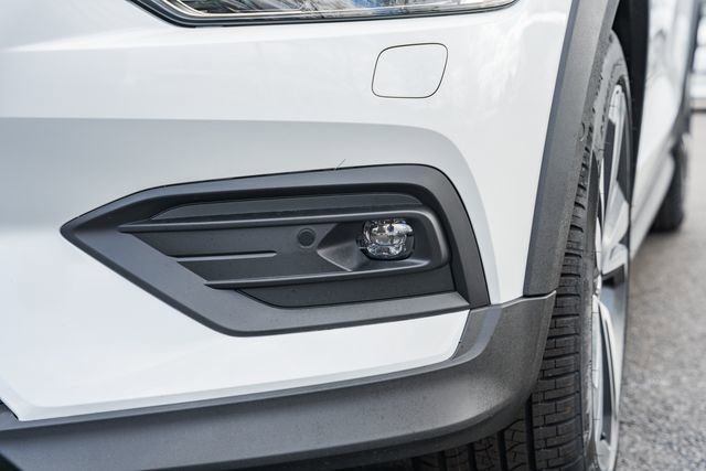 New 2026 Volvo V60 B5 Cross Country Plus w/ Protection Package Premier image 14