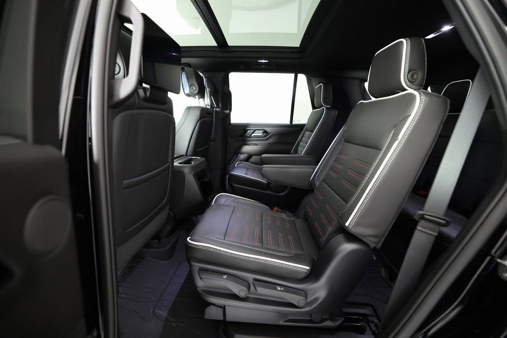 Used 2025 GMC Yukon AT4 Ultimate w/ LPO, Illumination Package image 16