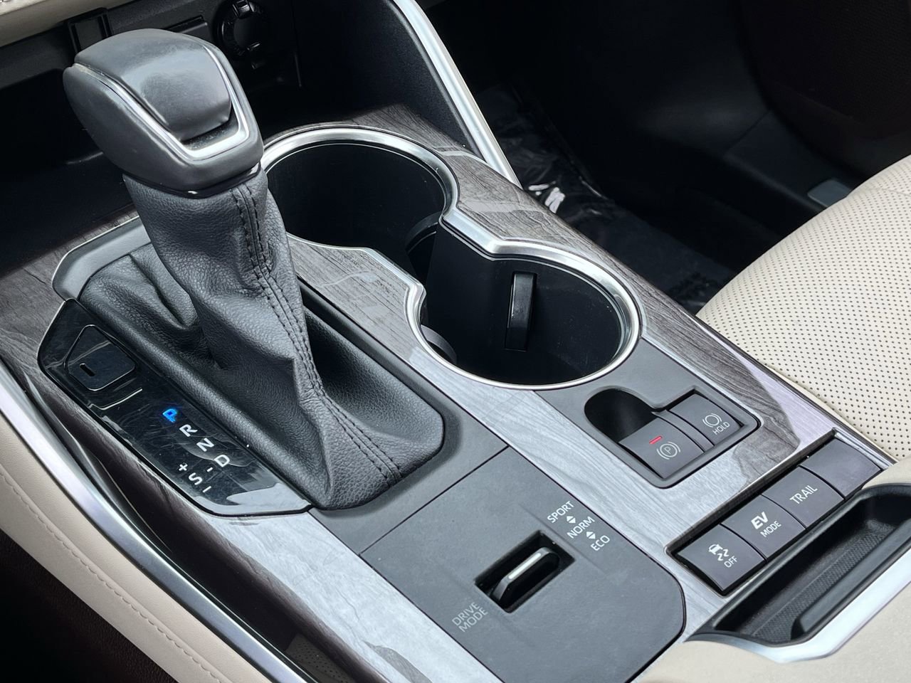 Used 2021 Toyota Highlander Limited image 17