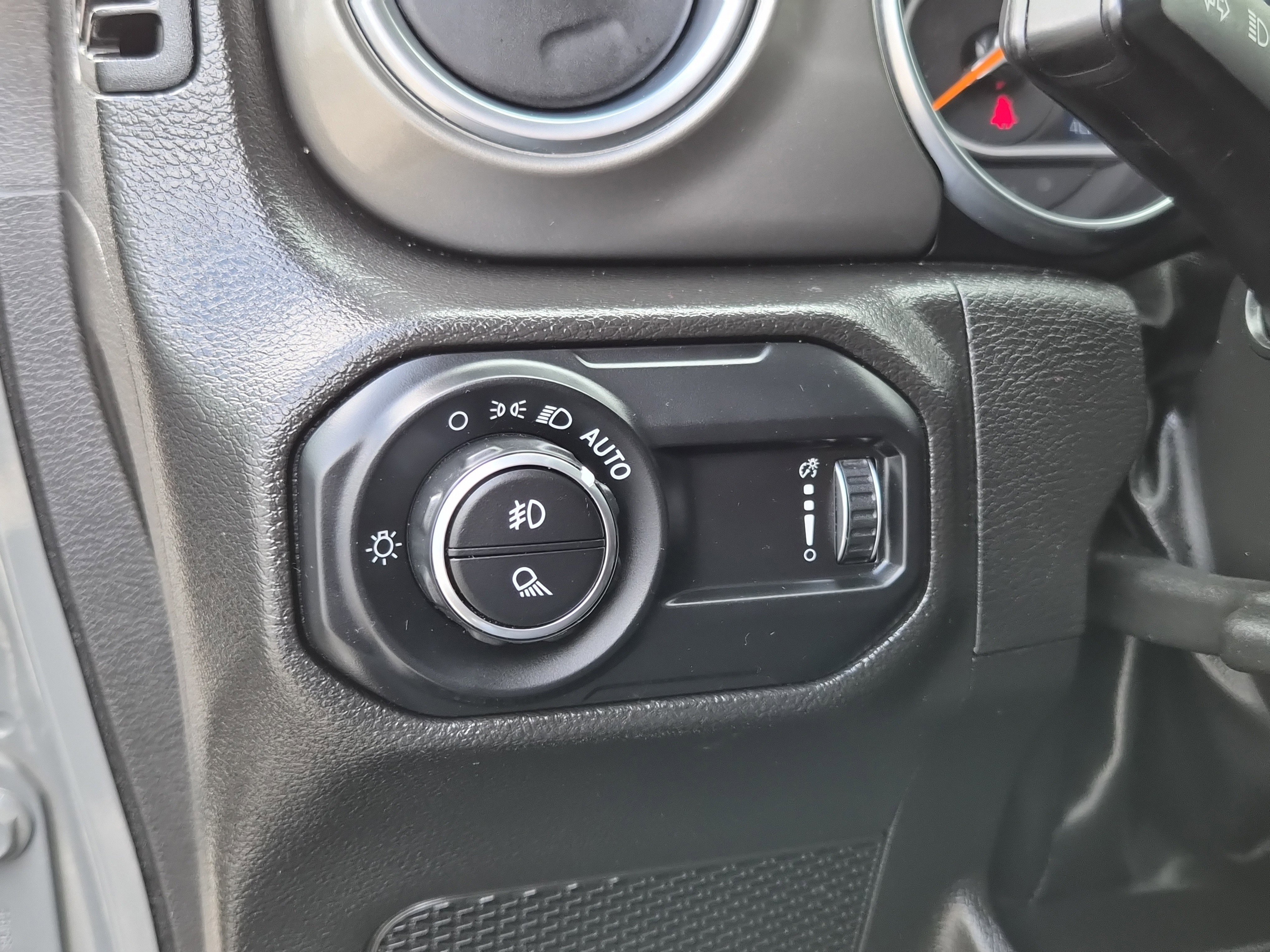 Used 2023 Jeep Gladiator Overland AWD/4WD image 22