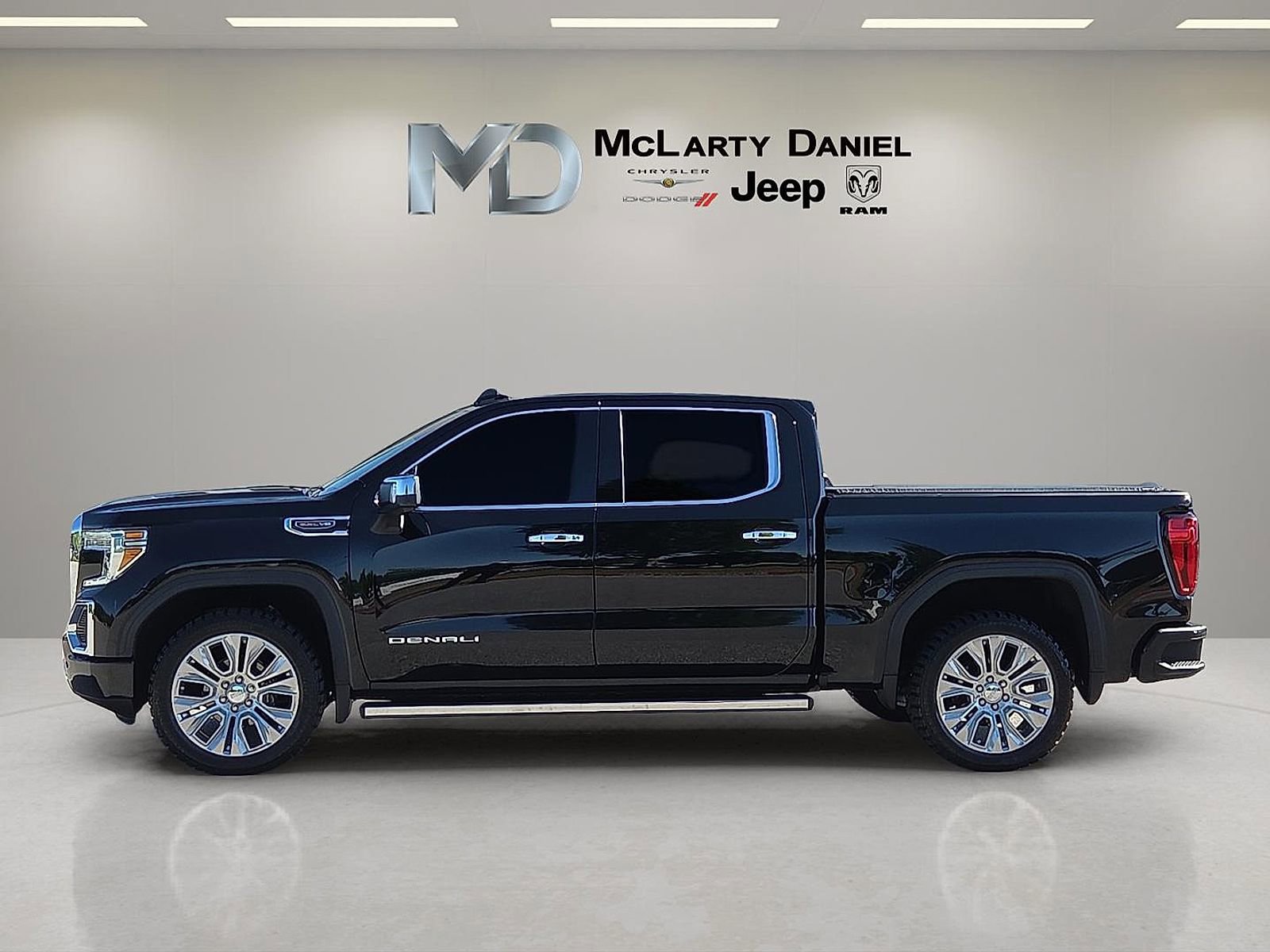 Used 2022 GMC Sierra 1500 Denali w/ Denali Premium Package AWD/4WD image 3