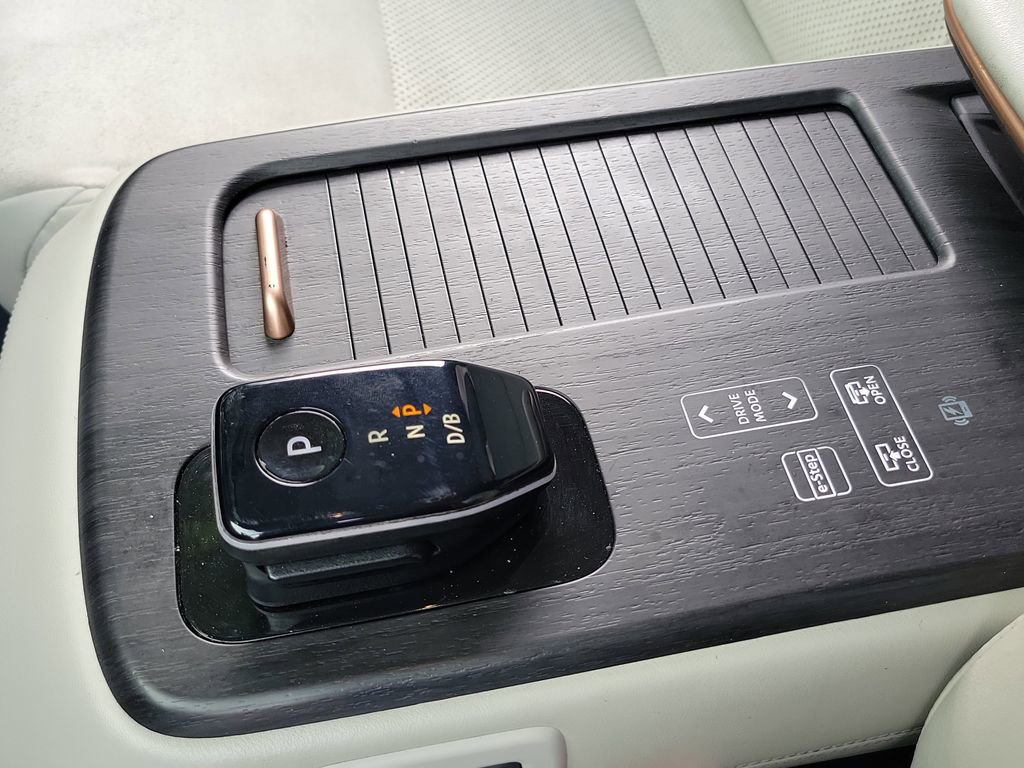 Used 2023 Nissan Ariya FWD image 14