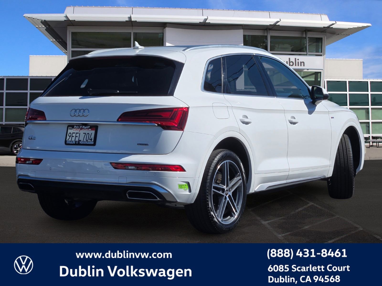 Used 2023 Audi Q5 e Premium w/ Convenience Package image 4
