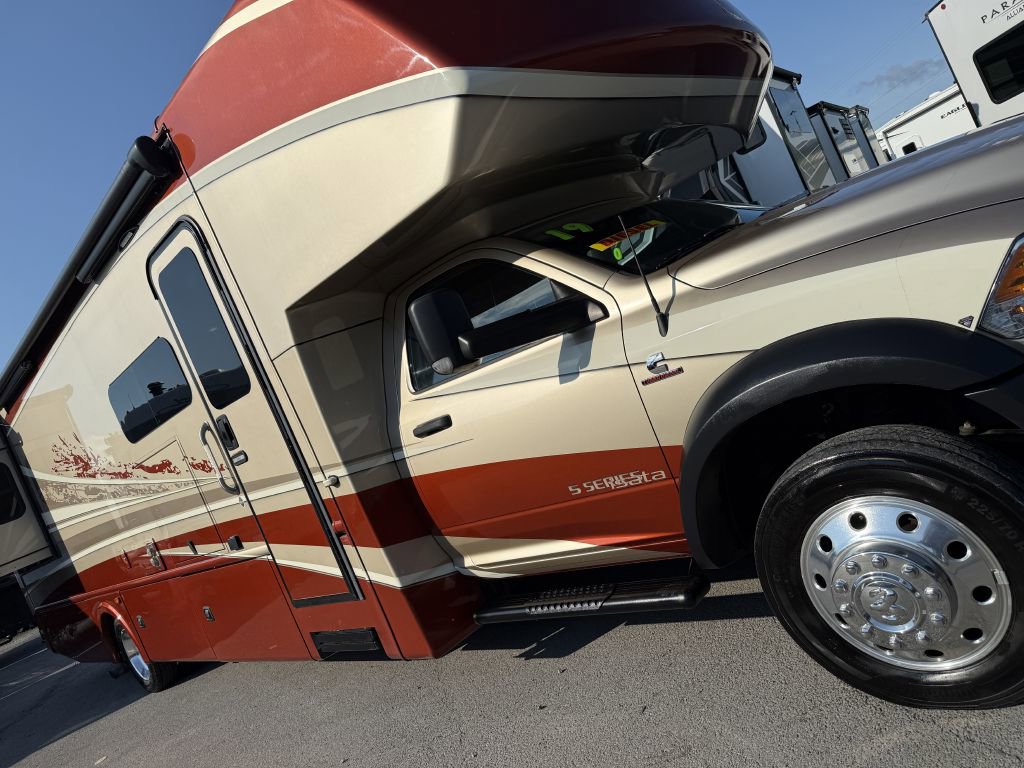Used 2018 RAM 5500 SLT w/ Quick Order Package 29G SLT image 36